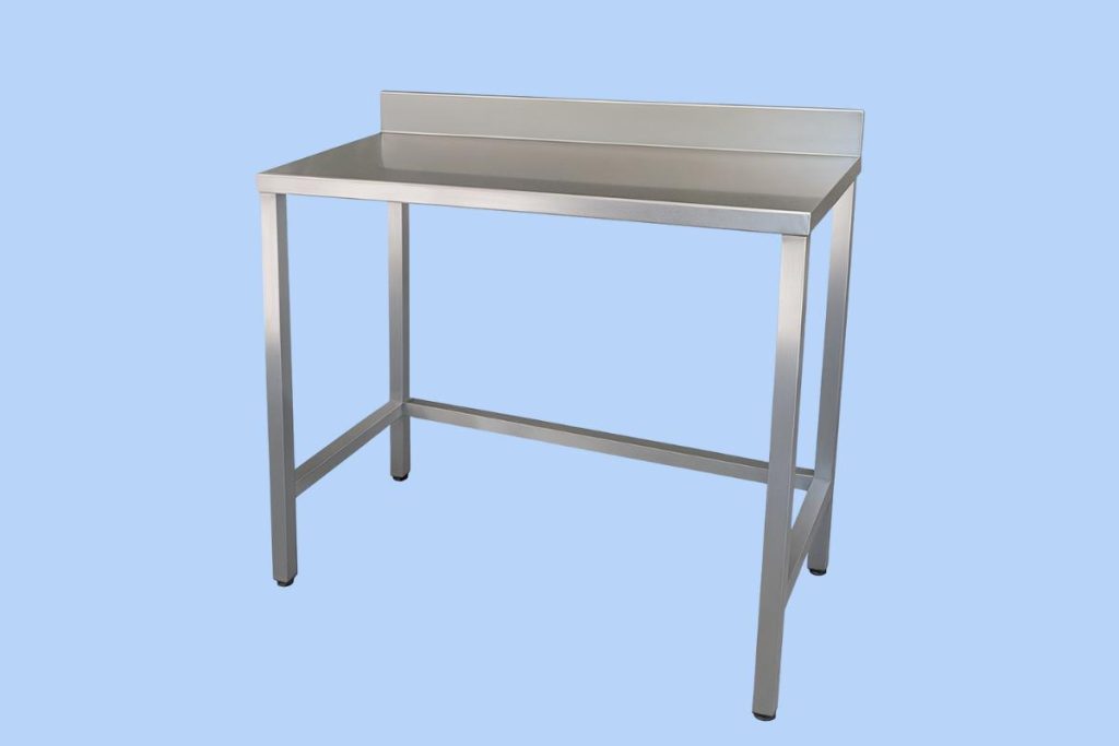 Table adossée inox pour usage professionnel